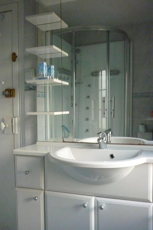 Chambres D'Hotes Le Jardin D'Alice Le Tilleul Bilik gambar